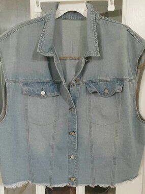 Light Wash Distressed Denim Vest Plus Size 4X NWOT